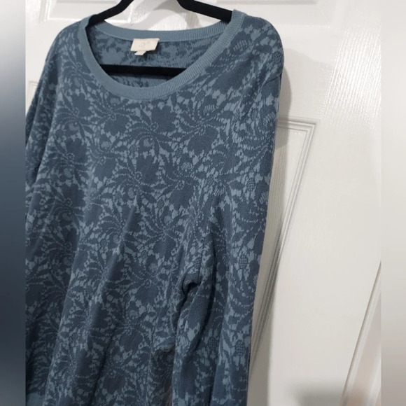LOFT Outlet Blue Floral Design Long Sleeve Lightweight Sweater in Size XL - Picture 8 of 10